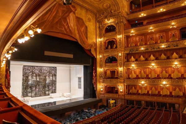 Critique de théâtre : l'art de juger une performance
